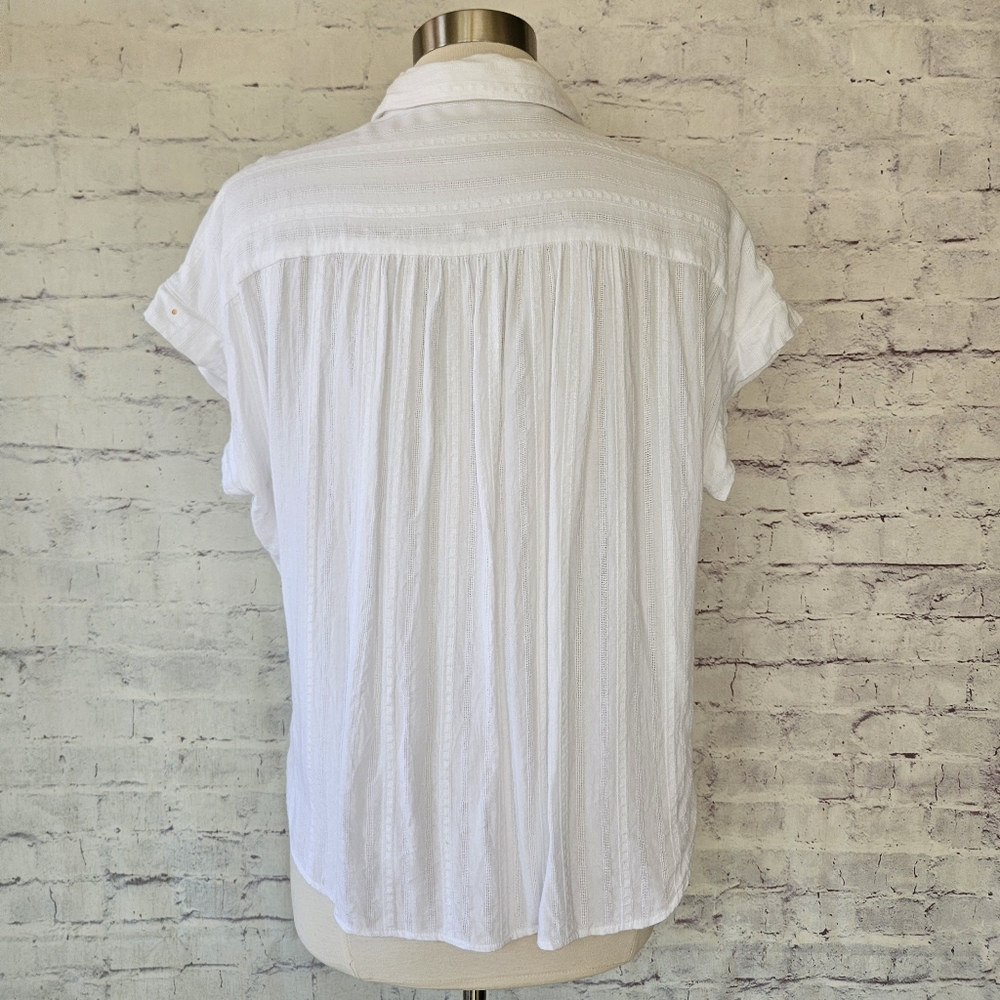 Carly Jean Los Angeles White Short Sleeve Button Down Shirt with Collar Medium - Picture 6 of 9